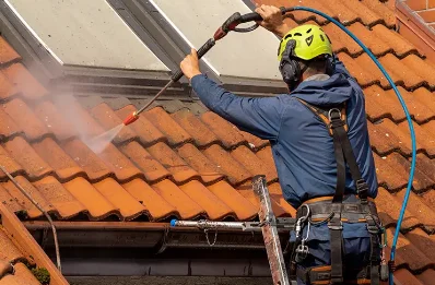Démoussage et hydrofuge de toiture à Goudourville